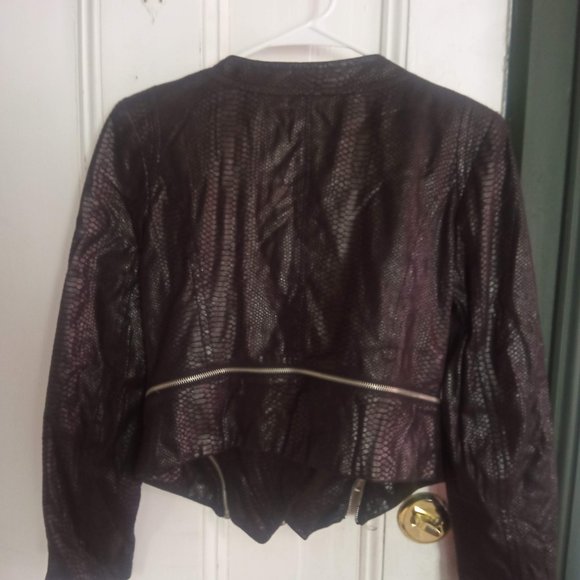 Faux leather jacket with two different reversible zip design - Picture 7 of 7